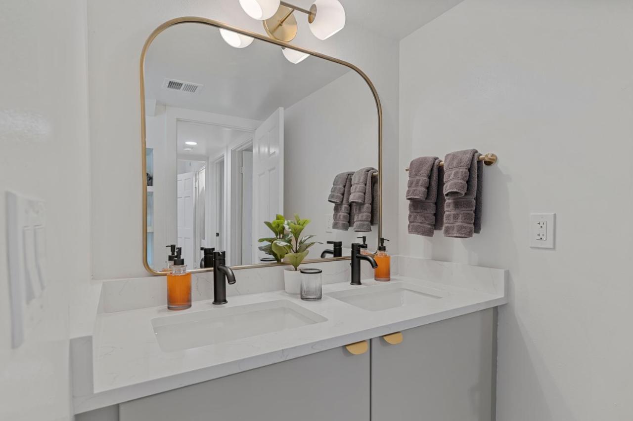 Peaceful Phoenix Getaway - Central Location, Family-Friendly & Pool Table! Buitenkant foto